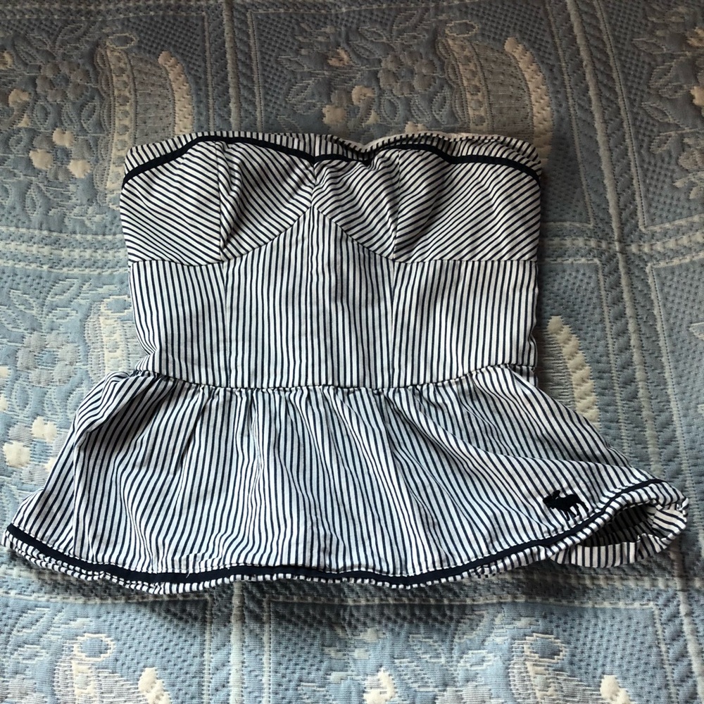 Abercrombie & Fitch off the shoulder